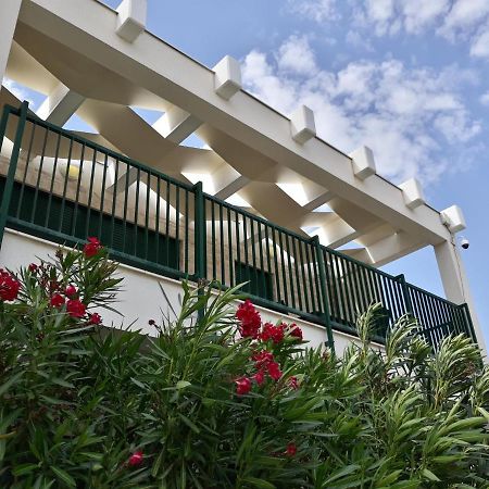 Queen Beach Apartments نين المظهر الخارجي الصورة