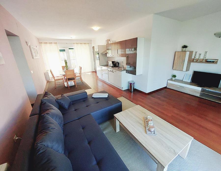 Queen Beach Apartments نين المظهر الخارجي الصورة