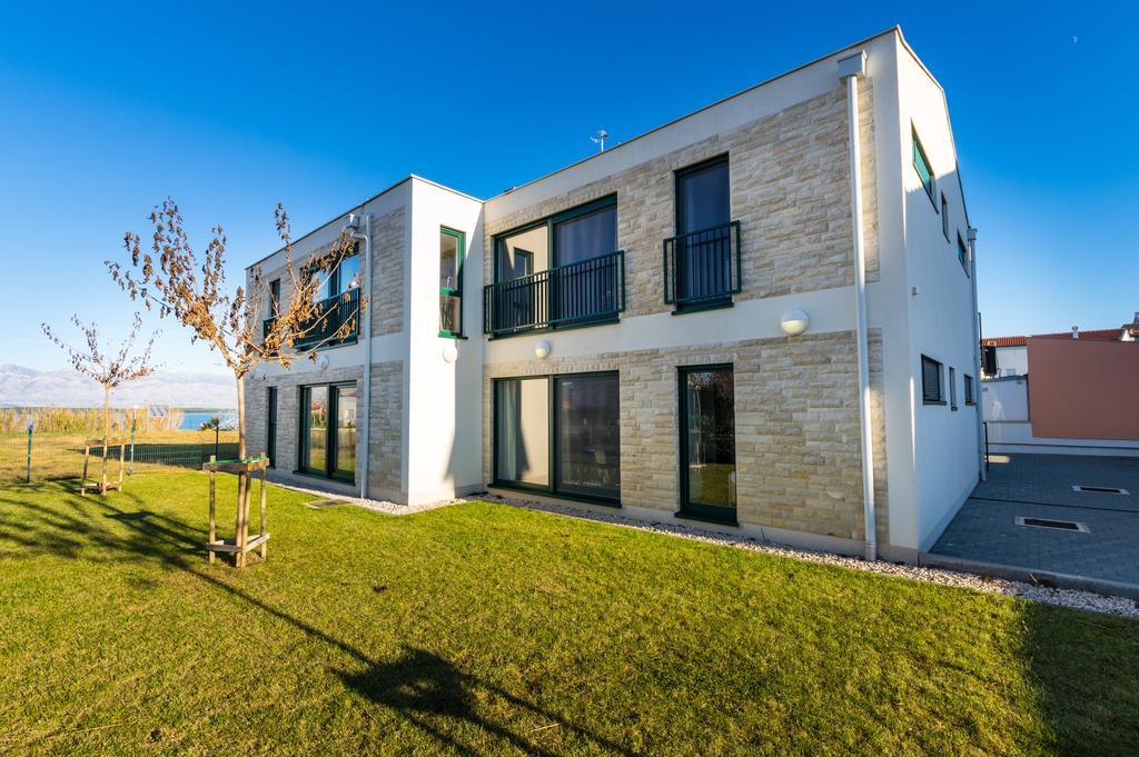 Queen Beach Apartments نين المظهر الخارجي الصورة